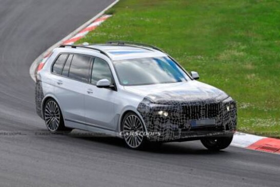 Обновленный BMW X7 подловили на тестах в Нюрбургринге
