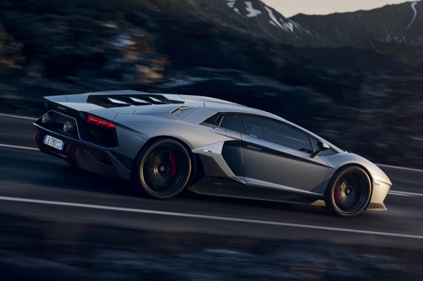 Lamborghini оставит мотор V12, но он будет в составе гибридных установок