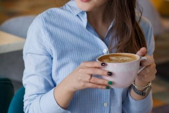Исследование объяснило воздействие кофе и чая на коронавирус
