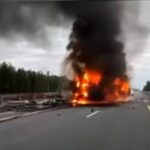 На трассе Москва — Петербург взорвался грузовик с виноградом (видео)