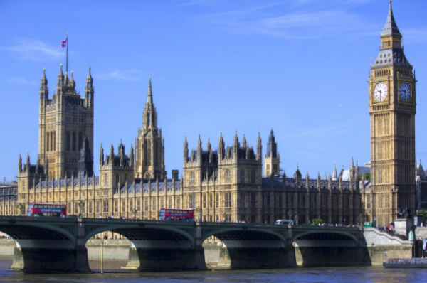 Депутатов британского парламента обвинили в пьянстве на рабочем месте