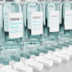 В США призвали Белый дом отложить программу ревакцинации населения от коронавируса