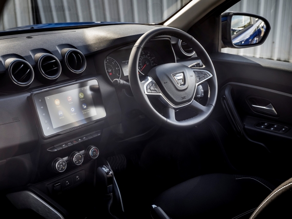 Заводской коммерческий Dacia Duster дебютировал в обновлённом кузове