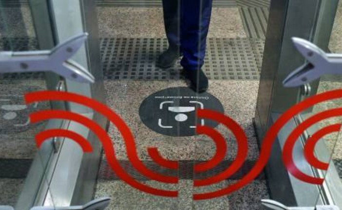Улыбайтесь, вас снимает турникет: как работает система Face Pay в метро