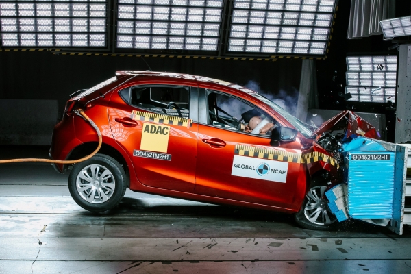 Mazda2 и Nissan Almera и в краш-тестах Global NCAP: сиденья уходят в отрыв!