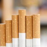 В Госдуме предложили запретить продажу табака родившимся после 2014 года — РИА Новости, 05.01.2022