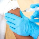 Подтверждено: вакцины от COVID-19 перестают защищать через полгода