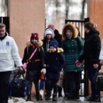 Замглавы Минобороны: из ДНР и ЛНР прибыли уже около ста тысяч беженцев — РИА Новости, 22.02.2022