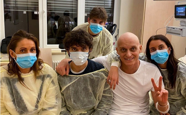 «Колено гниет, нужны антибиотики»: поборовший рак крови Олег Тиньков получил травму в Италии | STARHIT