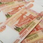 «Темпами выше инфляции»: Путин подписал закон о повышении МРОТ до 16 242 рублей — РТ на русском
