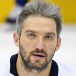 В США молятся за Овечкина: хоккеист прилетел в Москву из-за болезни отца