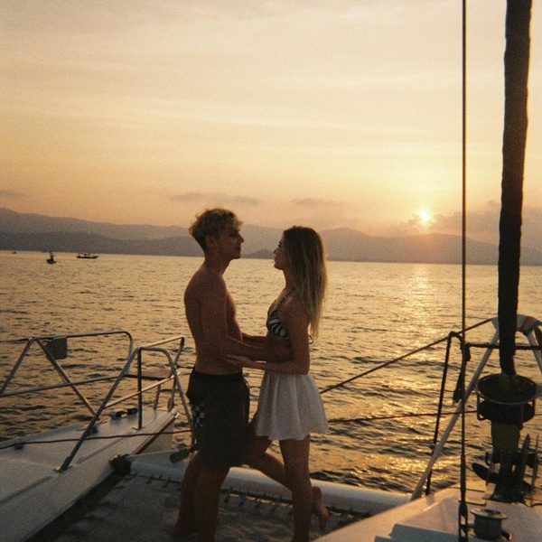 Катаются на яхте, провожают закат, целуются: 18-летний Ваня Дмитриенко улетел в Таиланд с Сашей Айс | STARHIT
