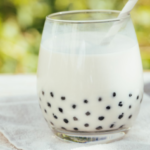Диетолог Сюракшина заявила, что растительное молоко подойдет для людей с аллергией на глютен
