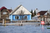 Житель Кургана рассказал, как охранял свой затопленный дом от мародеров — РИА Новости, 23.04.2024