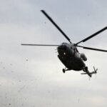 На Ямале летевший в Сургут вертолет вынужденно сел в 50 км от Ноябрьска