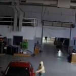 Грабители проникли в дилерский центр KIA и угнали машины клиентов (видео)
