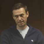 Иностранные дипломаты прибыли в суд, где рассмотрят дела Навального