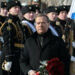 Медведев возложил цветы к Могиле Неизвестного Солдата