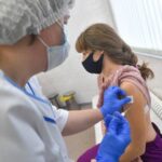 Инфекционист Малышев раскрыл действие вакцины на африканский штамм коронавируса