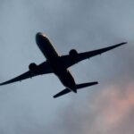 Летевший из Москвы в Новосибирск самолет сел в Тюмени из-за неисправности