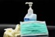 Эксперты назвали мытье продуктов от коронавируса контрпродуктивным «театром гигиены»