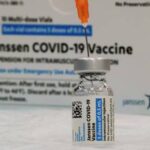 Johnson & Johnson отложила применение вакцины от COVID-19 в Европе