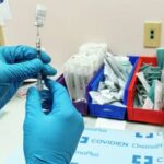 В Германии шести пациентам вкололи физраствор вместо вакцины BioNTech