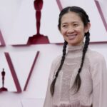Хлоя Чжао получила «Оскар» как лучший режиссер за фильм «Земля кочевников»
