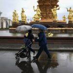 Москвичей предупредили о ливнях с мокрым снегом в четверг