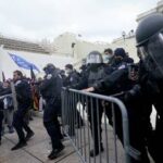 В США более 70 полицейских уволились после штурма Капитолия