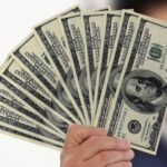 Эксперт оценил вероятность прекращения хождения доллара в стране
