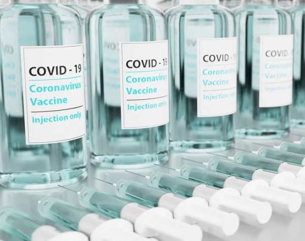 Politico: США призвали отправить вакцину от COVID-19 другим странам, дабы не проиграть КНР и РФ
