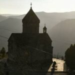 Макрон призвал сохранить христианские и мусульманские святыни в Карабахе