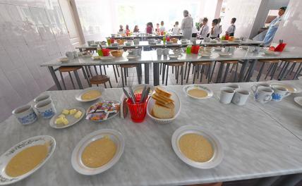 Школьников предложили кормить сертификатами вместо супа