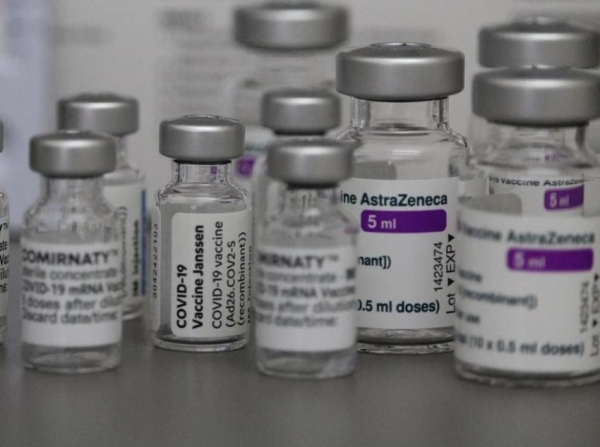 У жительниц Норвегии после вакцинации препаратом Pfizer начала расти грудь