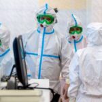 Российским медикам разрешили не надевать защитные комбинезоны в «красных зонах»