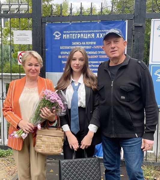Бородина, Волочкова, Лазарев, Пересильд и другие звезды отвели детей в школу — фото |  Корреспондент