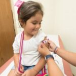 Две вакцины из календаря прививок могут защитить от тяжелого COVID-19