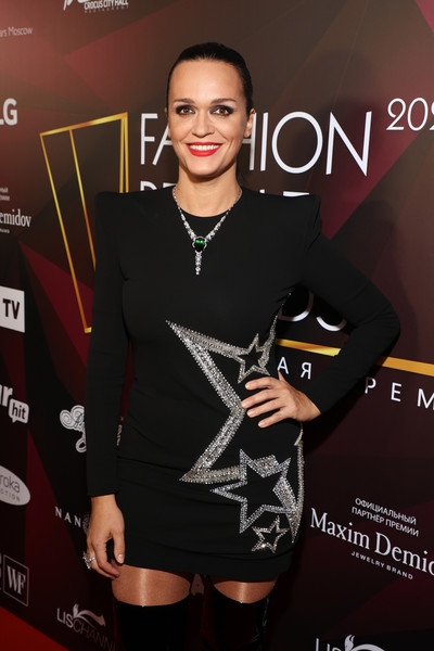 Чехова в «голом» платье, опухшая Лель и похорошевшая Барановская: Fashion People Awards |  Корреспондент