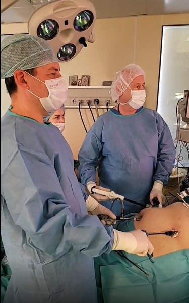 Саша Черно сделала операцию на желудке в прямом эфире  |  Корреспондент