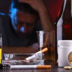 Алкоголь, курение и наркотики удваивают риск заражения COVID-19 после вакцинации