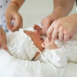 Колики у новорожденного при грудном вскармливании: причины, симптомы и лекарственные средства