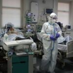 Инфекционист назвал число лечащихся от COVID-19 в России — РИА Новости, 09.11.2021