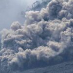 «Это что, Помпеи?» В Сети пришли в ужас от извержения вулкана в Индонезии — РИА Новости, 04.12.2021