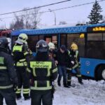 Число пострадавших в ДТП на юго-западе Москвы выросло до 12 — РИА Новости, 15.01.2022