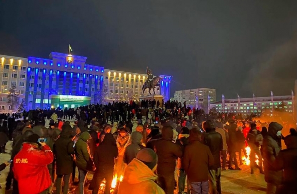 СМИ Казахстана сообщают о возросшем числе жертв среди силовиков в Алма-Ате