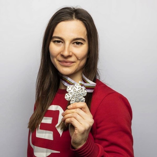 Лыжница Наталья Непряева принесла первую медаль в копилку сборной России  | Корреспондент