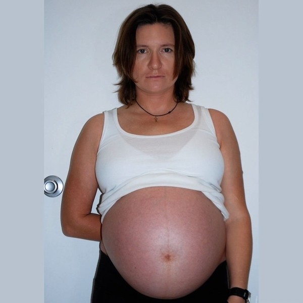 Диана Арбенина впервые показала себя на последних сроках беременности | Корреспондент