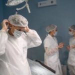 В Новосибирске нейрохирурги избавили пациента от тремора с помощью операции на мозге
