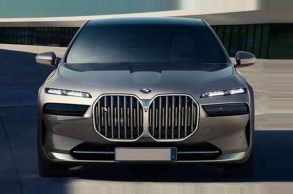 Новая «семёрка» BMW показалась без камуфляжа до премьеры